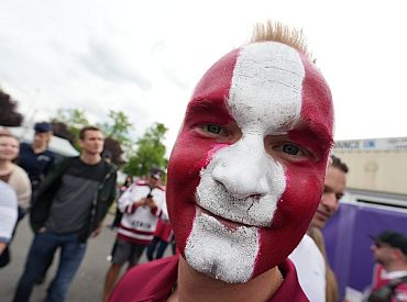 На шествии латвийских хоккейных болельщиков в Остраве собралось несколько тысяч человек