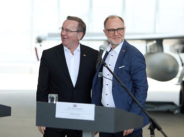 Vācijas aizsardzības ministrs: Turpināsim sadarbību ar Latviju, garantējot drošību Baltijas gaisa telpā