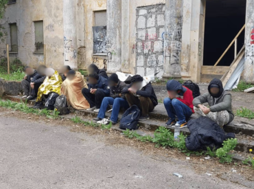 На территории заброшенного санатория в Балдоне обнаружили 12 беженцев