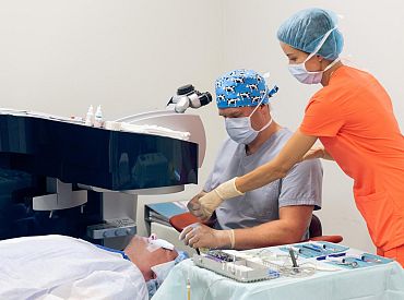 “Dr. Lūkina acu klīnika” sāk piedāvāt īpaši saudzīgu redzes lāzerkorekciju