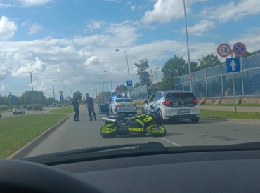 Чемпионата мира по ралли в Риге: гонщик попал в аварию с машиной полиции (ФОТО)