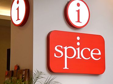 Чужих детей не бывает: как у торгового центра Spice малыша спасали