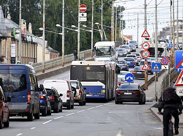Водители, готовьтесь! Планируется перестройка еще одного моста в Риге