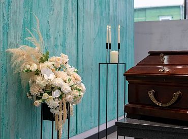 Не устраивайте спектакль! Пастор напомнил, что неуместно на похоронах