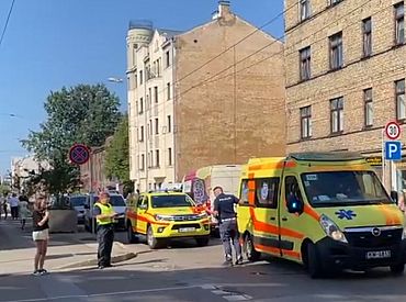 Давно говорили: это очень опасный перекресток в Риге. В Гризинькалнсе машина сбила подростка (ВИДЕО)