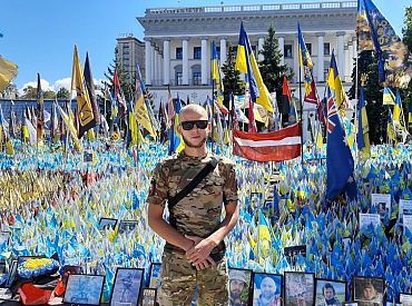 “Lai nu kas, bet valodas problēmu frontē pilnīgi noteikti nav”: ukraiņu karavīrs Sergejs Poļakovs