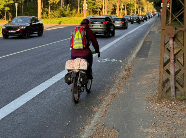 Rīgā parādījies “partizānu” veloceliņš, kuru uzzīmējuši paši veloaktīvisti