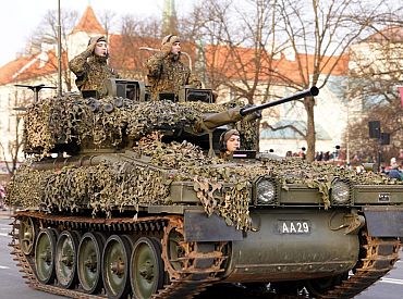 Latvija nodos Ukrainai savulaik no Lielbritānijas nopirktās kāpurķēžu bruņumašīnas