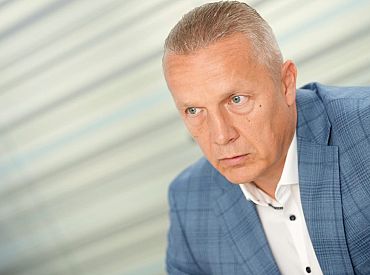 Valsts kase: Nākamos četrus gadus būs jāaizņemas vismaz trīs miljardi eiro ik gadu