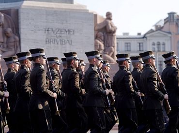 Otrdien valsts aizsardzības dienesta iesaukumā obligātā kārtā atlasīs 800 Latvijas pilsoņus