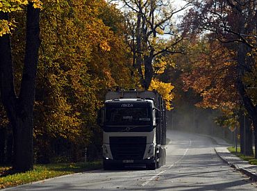 Rīgā no 1.novembra aizliegs kravas transporta tranzīta satiksmi Pērnavas ielā