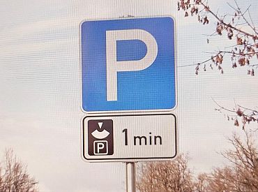 Problēmas ar auto novietošanu: kā atrast vietu centrā un dzīvojamos rajonos?