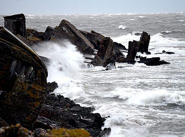 Līdz ceturtdienai gaidāms vējains laiks, brīžiem līs