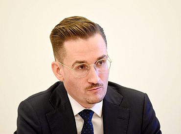 Цензор номер один: сколько за удаление аккаунтов в Facebook из наших налогов получает Рихард Бамбалс