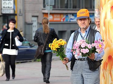 Власти проверят бабушек с цветами: потребуют доказательств выращивания