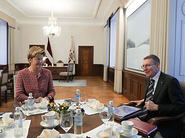 Президент Латвии обсудит с должностными лицами трансатлантические отношения —  и ни одного мужчины!