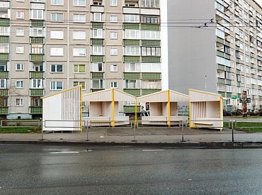 В таких уродливых киосках по семь тысяч в Риге организуют уличную торговлю
