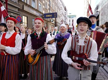 А почему так редко? Правительство будет отчитываться перед парламентом о реализации политики госязыка
