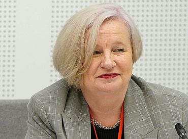 Шутки в сторону: пенсионеры готовы выйти на улицы — протестовать против отставки Аугулиса