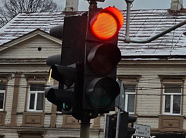 В Риге начинают ставить фотокамеры на светофоры: где именно?