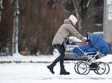 Latvijā reģistrēto jaundzimušo skaits janvārī sarucis par 16,1%