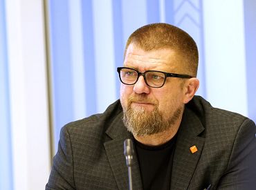 Есть объективная причина: депутату Пучке продлили срок прохождения проверки на знание госязыка