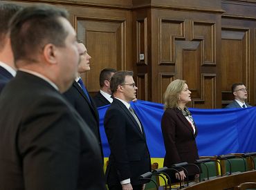 Parlamentā asas debates par to, vai Latvijā būtu jāizrāda cieņa Ukrainas himnai