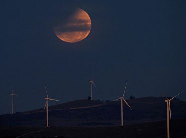 Снова «кровавая луна»: вечером в воскресенье произойдёт лунное затмение