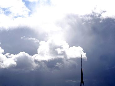 Jaunā darba nedēļa Latvijā gaidāma nokrišņiem bagāta, vēsa un vējaina