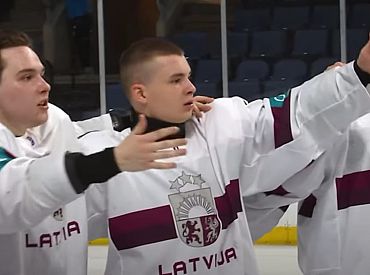 Вместо гимна прозвучал тяжелый рок: победа латвийских хоккеистов в США обернулась скандалом (ВИДЕО)