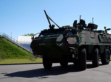В Валмиере произвели первые 20 бронемашин. В следующем году планируют 150 и в две смены
