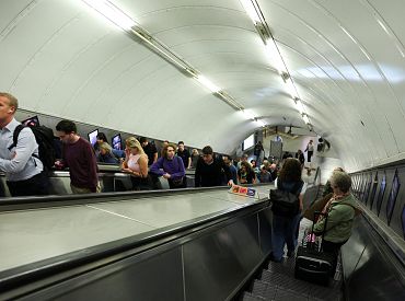 Сбой энергосистемы оставил под землёй тысячи пассажиров метро в Лондоне: второй «звоночек» после Испании?