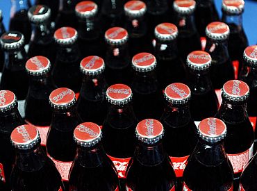 Дмитрий, Сергей и Максим… а как же Оскарс и Янис? Латыши не нашли на бутылках колы своих имен и обиделись