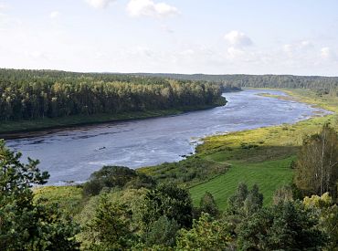 Уже можно купаться? Насколько теплая вода в реках и озерах страны