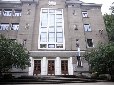 Rīgas 49.vidusskolas sporta zālē par 25 436 eiro mainīs apgaismojumu