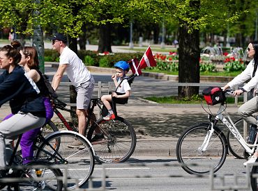 Pie Dailes teātra pulcējas «Kritiskās masas» velobrauciena dalībnieki