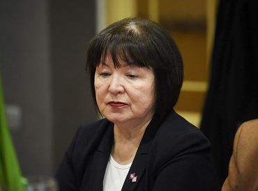 Латышей не берут на работу из-за незнания русского или по другой причине? Латыш поспорил с Лангой