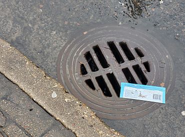 Из-за проливных дождей в Риге в окружающую среду попали неочищенные сточные воды