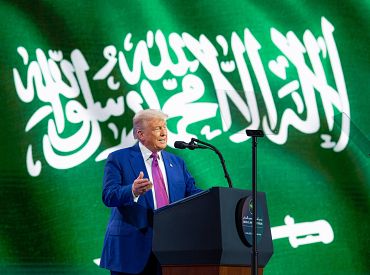 Никакого «продвижения демократии и прав человека»: Трамп меняет политику США на Ближнем Востоке