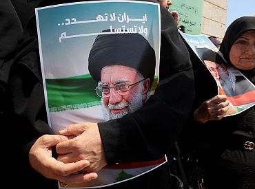 Teherānā triecienos izpostīta ajatollas Hamenei rezidence