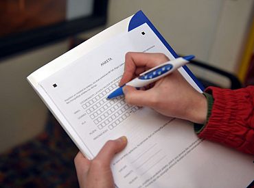 «Я думал, так делают только похоронные агентства»: больница в анкете задает странные вопросы пациентам