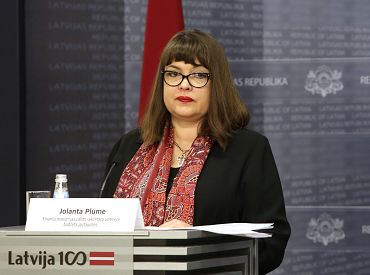 Работать чиновником нужно уметь: семейная пара баснословно разбогатела на различных должностях