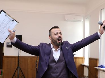 Я такого не видел с 2007 года: ведущему Роберто Меллони предложили поработать бесплатно, «ведь это честь»