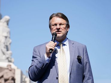 Šlesera sapulcē par vēlēšanu rezultātu neatzīšanu Rīgā sanākuši ap simts cilvēku