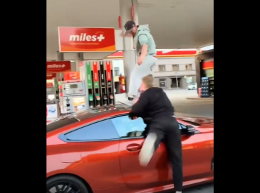 Попрыгал по машинам на 6200 евро: инцидент на заправочной станции