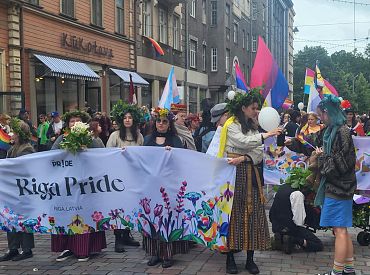 В Риге прошёл ежегодный прайд; без протестов, впрочем, не обошлось (ФОТО, ВИДЕО)
