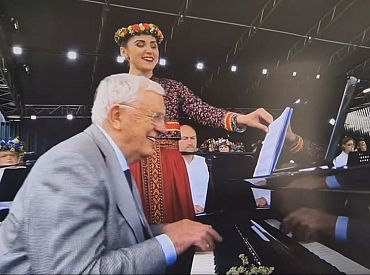 Пора перевернуть страницу? Что Раймонд Паулс сказал девушке на концерте в Межапарке