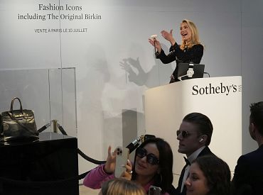 Прототип сумки Birkin от Hermès была продана на аукционе Sotheby’s за рекордную сумму