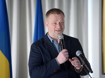 Депутат ЕП Позняк: «Хорошо хоть, зарплата большая — что-то толковое можно сделать»