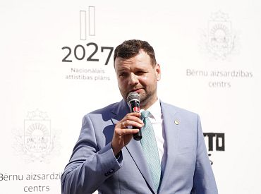 Зачем платить налоги? В Латвии многие не дождутся той самой базовой пенсии